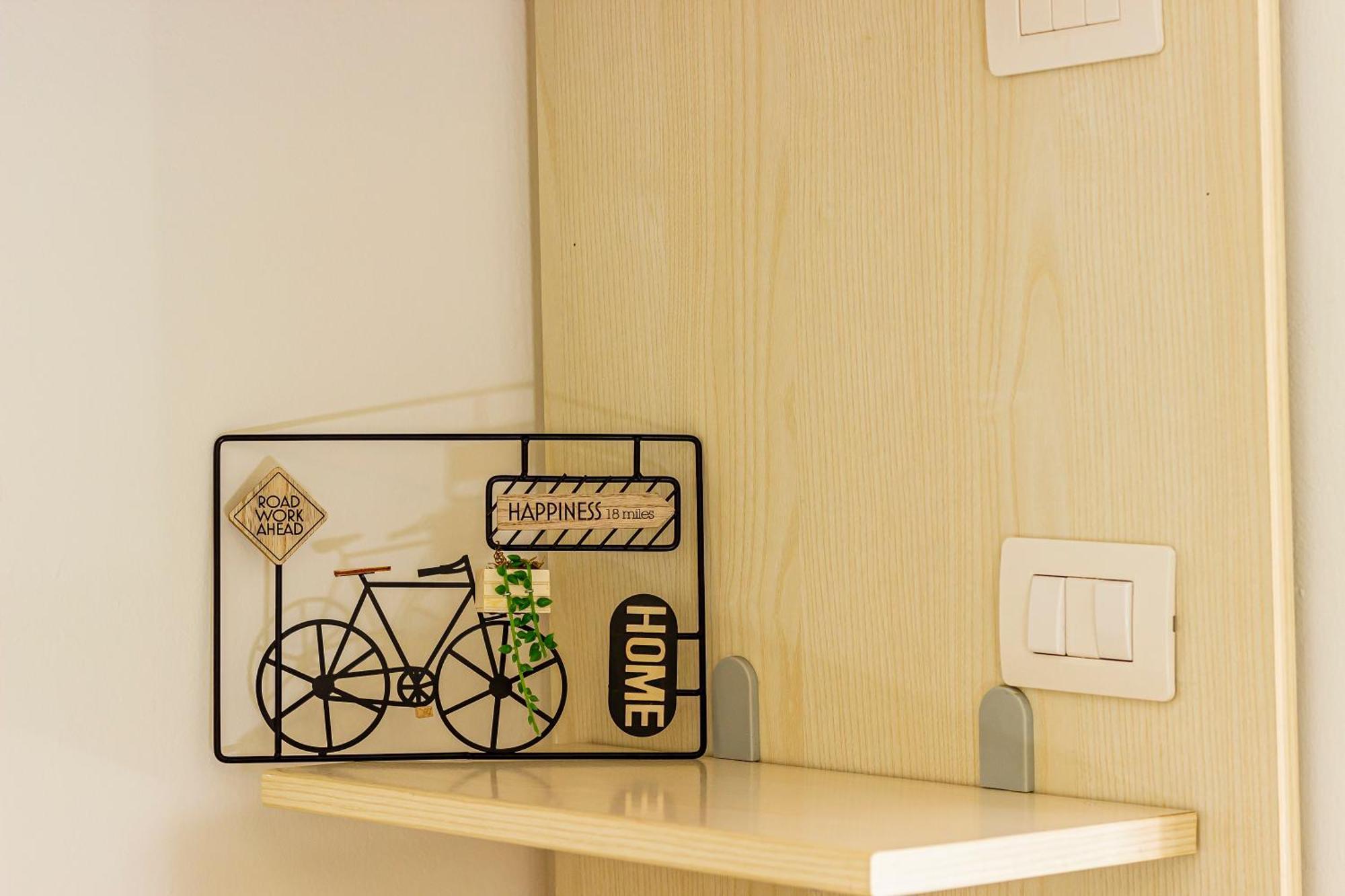 Private Garden & Garage - Self Check-In & Remote Access Apartment Комо Екстериор снимка
