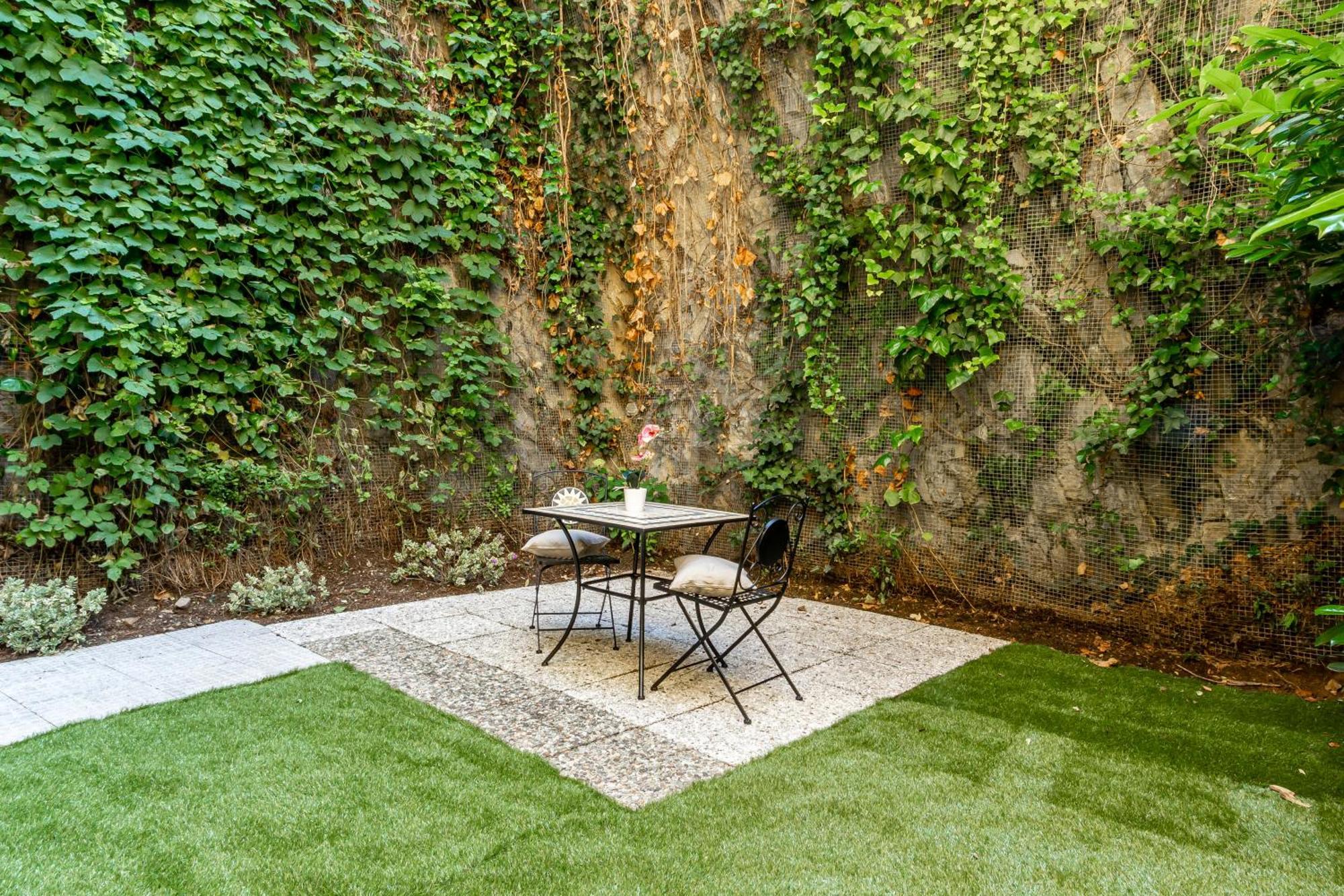 Private Garden & Garage - Self Check-In & Remote Access Apartment Комо Екстериор снимка